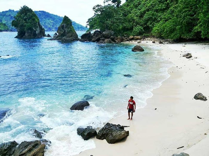 Pantai Wedi Putih Malang - Harga Tiket Masuk dan Rute Jalan Menuju Lokasi