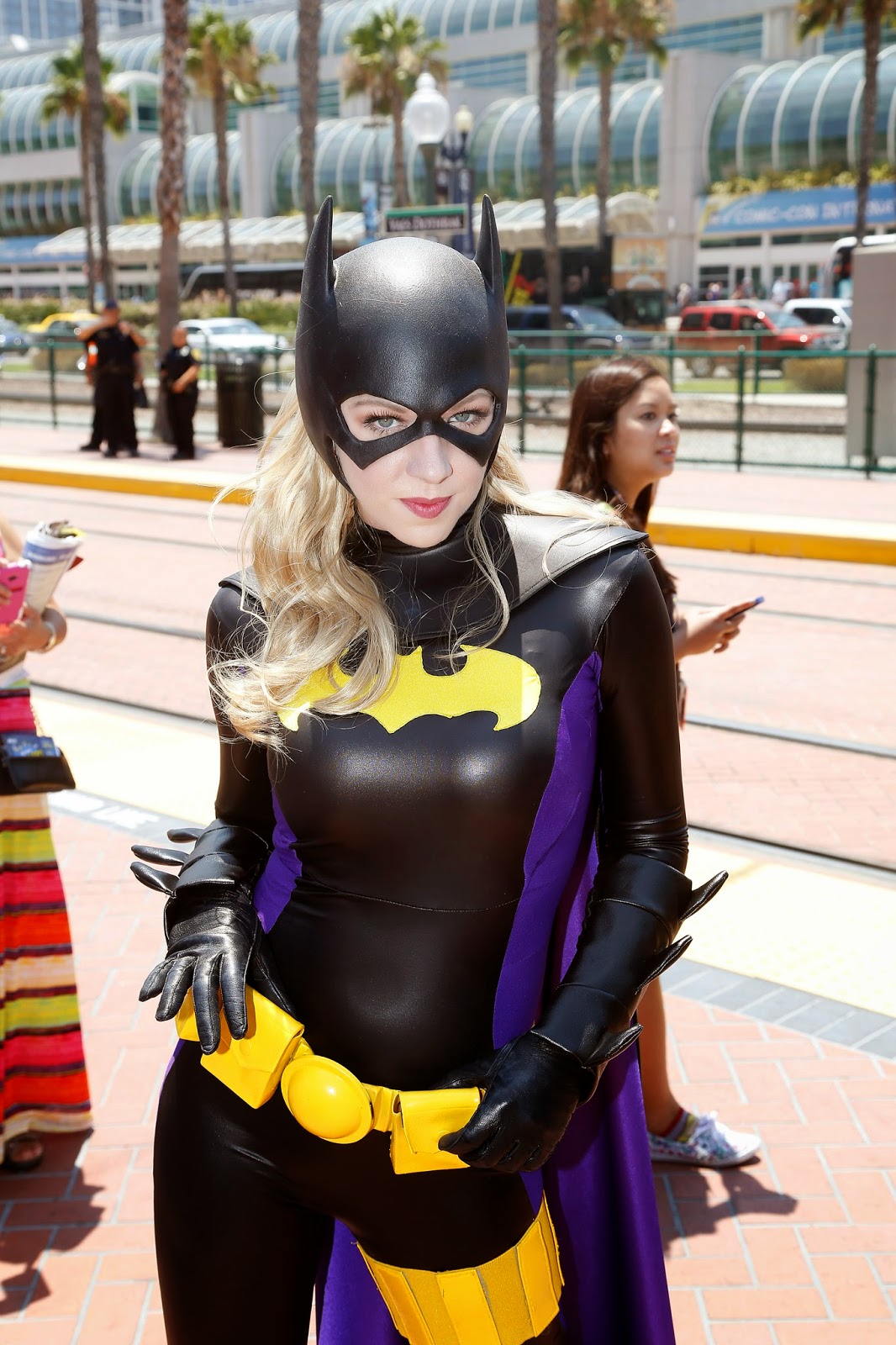 Classic Looking Black and Yellow Bat Girl Cosplays - Creative Cosplay ...
