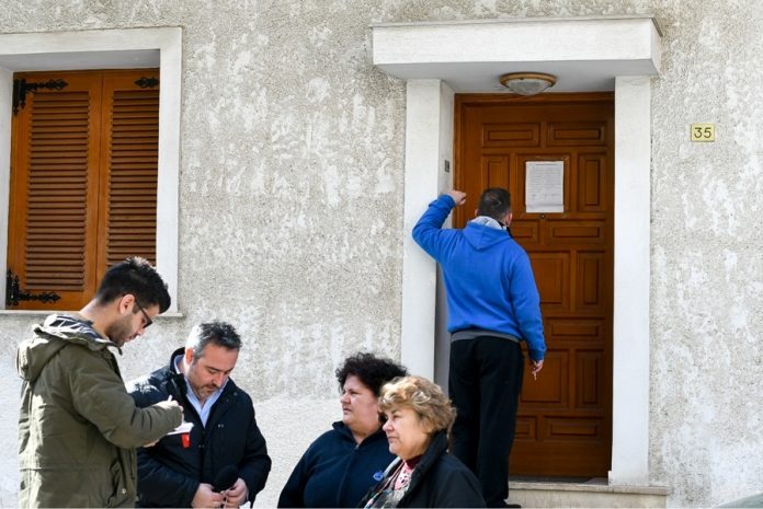 Έγκλημα-ΣΟΚ στον Αγ. Δημήτριο -65χρονος έσφαξε την αδελφή του και αυτοκτόνησε Έγκλημα-ΣΟΚ στον Αγ. Δημήτριο -65χρονος έσφαξε την αδελφή του και αυτοκτόνησε