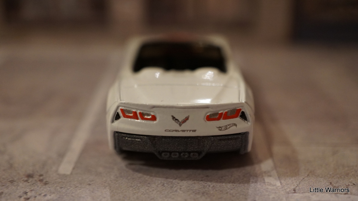 Hot Wheels Corvette Stingray 2014 – Weiß, 1:64 Maßstab, Sammlerauto