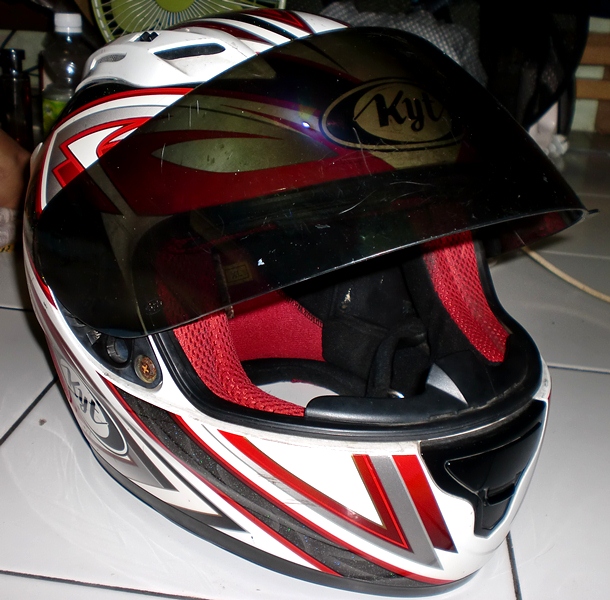 Dijual KYT Racing Helmet Full Face (ukuran XL) Murah Blurry Eyes