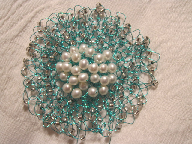 Fiddly Fingers: Knitted Wire Brooch