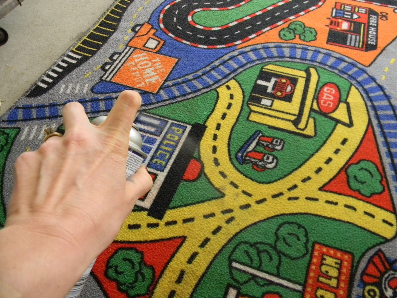 GORGEOUS SHINY THINGS: How to make a rug for like nothing...