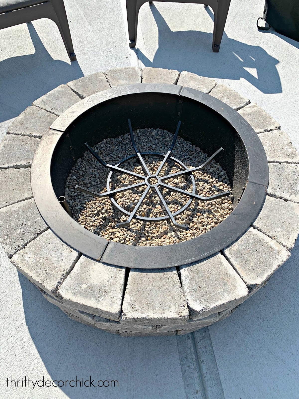 DIY outdoor stone fire pit
