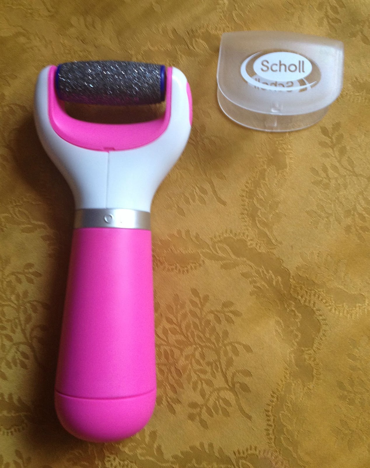 Scholl Velvet smooth Express Pedi with Diamond Crystals in Pink : the sollution for hard, dry - Monica's beauty in five minutes