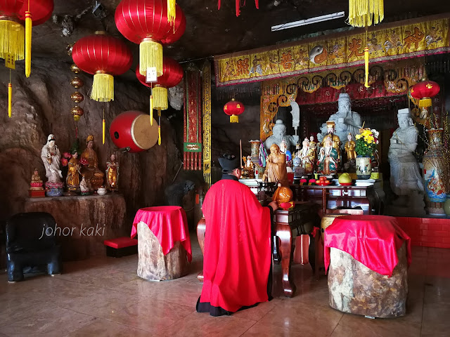 10 Best Ipoh Food Popular with Local Foodies. Some Not Internet Famous Yet Ipoh-Cave-Temple
