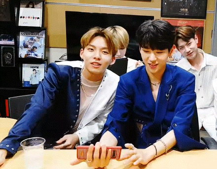 팬들도 가수 본인들도 몰랐다는 타이틀곡 막방 | 인스티즈