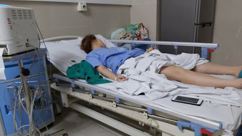 Cô gái co giật sau khi hút mỡ, bơm ngực tại thẩm mỹ viện