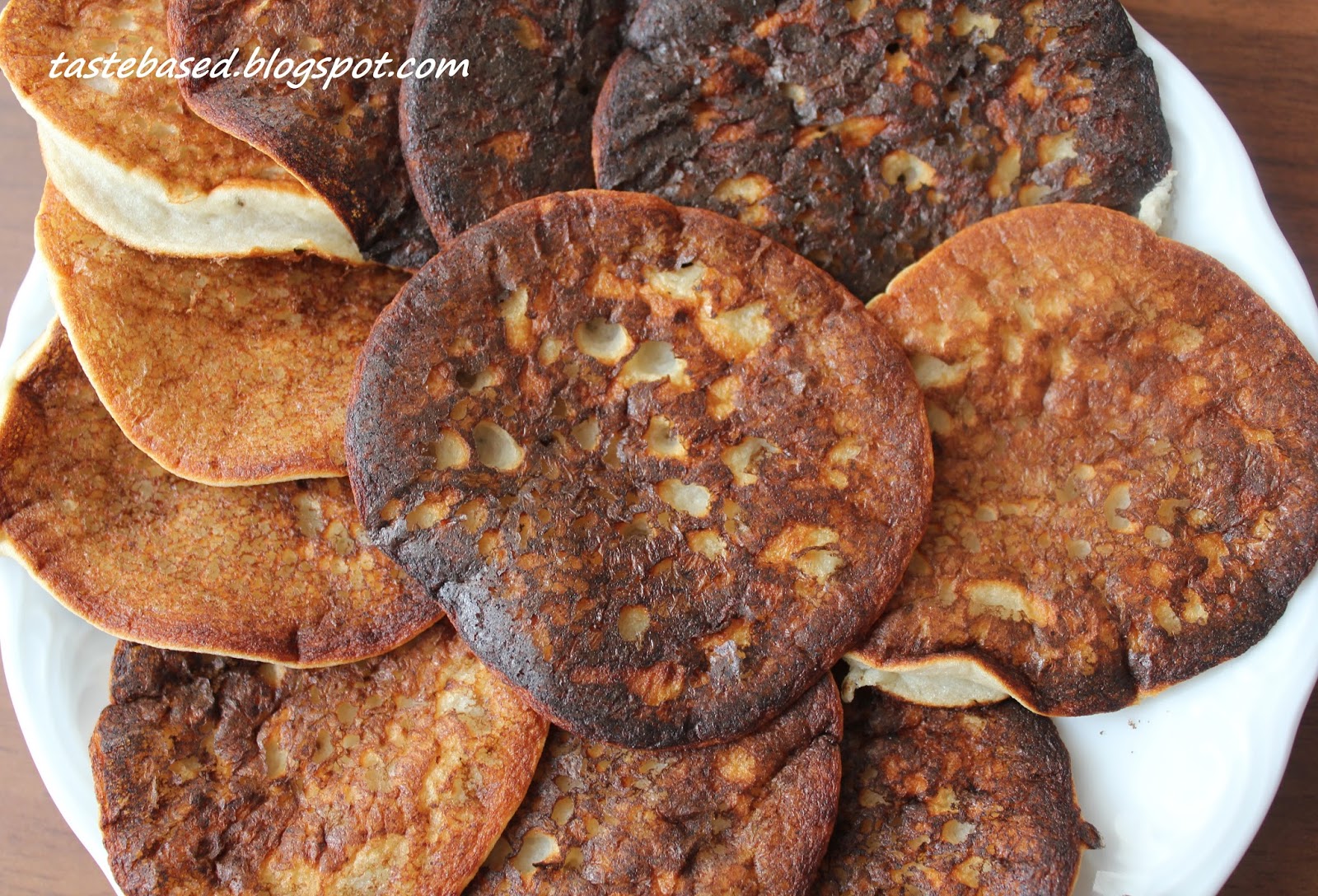 Ryżowe placuszki bananowe // Rice flour banana pancakes Bazując na smaku