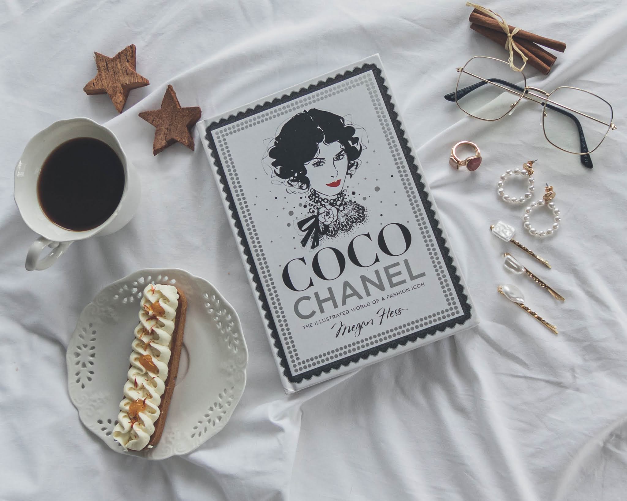 Coco Chanel Krótka historia największej dyktatorki mody  Renata Pawlak   książka w tezeuszpl książki promocje używane książki nowości wydawnicze