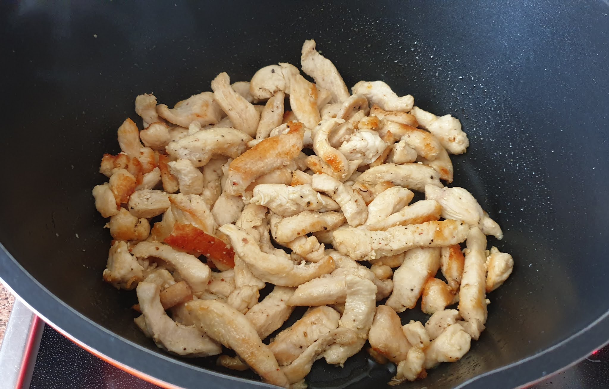 POLLO CON VERDURAS Y SALSA DE SOJA POLLO CON VERDURAS Y SALSA DE SOJA