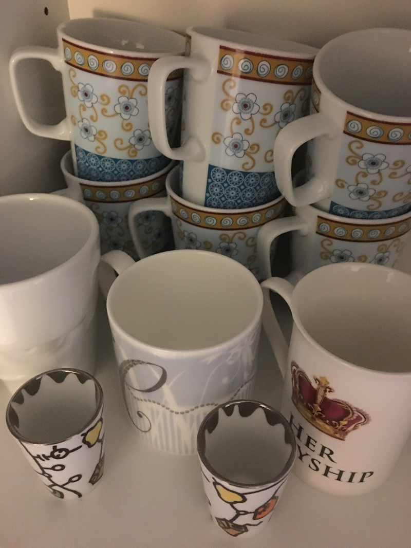 Tassen Im Schrank Stapeln