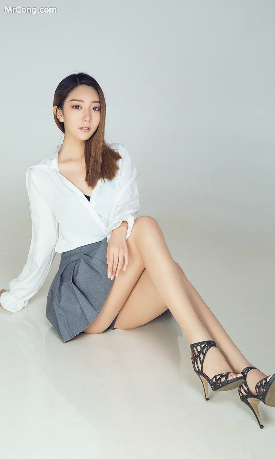 UGIRLS - Ai You Wu App No.1413: Model Yi Ran Ran (依然 然) (35 photos)