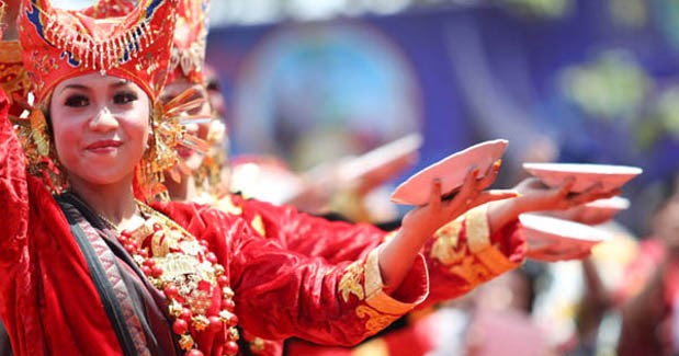 Tari Rangguk Ayak Banyak Menggunakan Properti Tari Yaitu