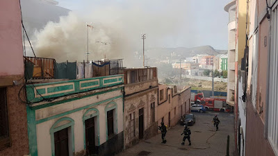Policía Local rescata a una mujer de un incendio,  Las Palmas de Gran Canaria