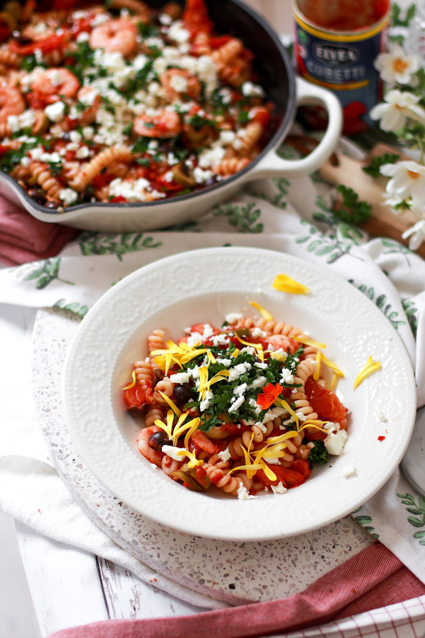 Pâtes à la grecque scampis, sauce tomate, feta, olives Berry In Love