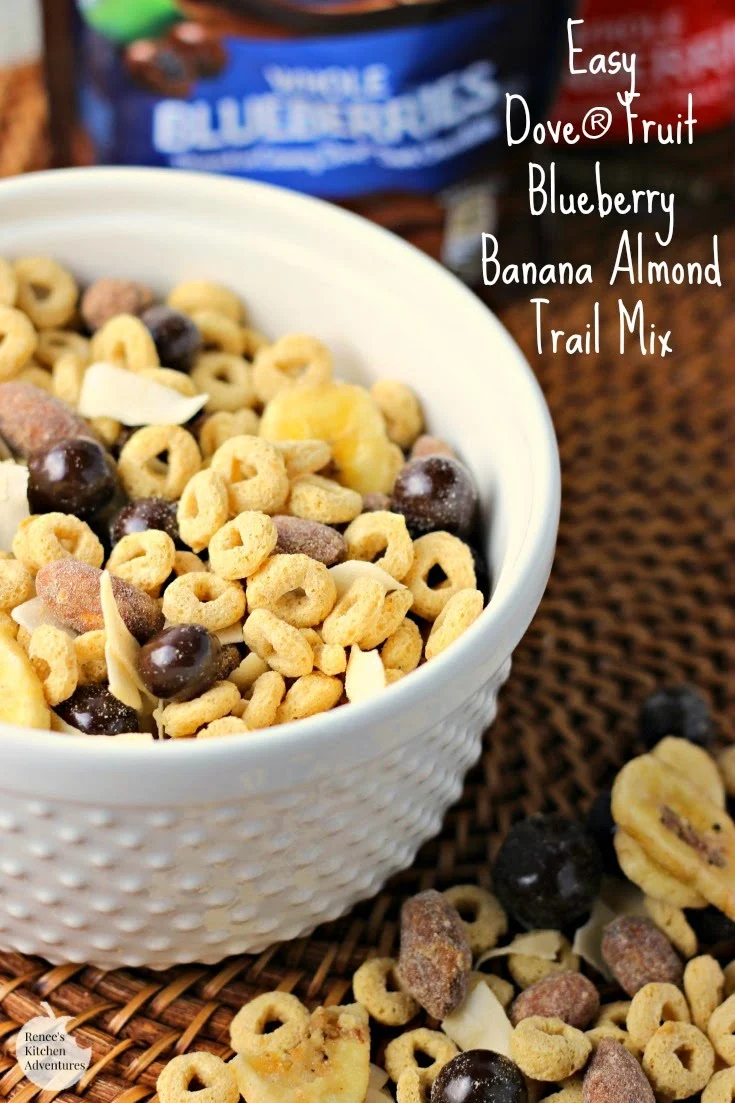 Easy Dove® Fruit Blueberry Banana Almond Trail Mix | Renee's Kitchen Adventures: Super easy wholesome trail mix that keeps you satisfied between meals! #LoveDoveFruits #ad