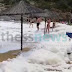  Πλημμύρισε «αφρούς» η παραλία Τηγάνια στη Χαλκιδική. Tι είναι το φαινόμενο του ευτροφισμού που το προκάλεσε (βίντεο) ...