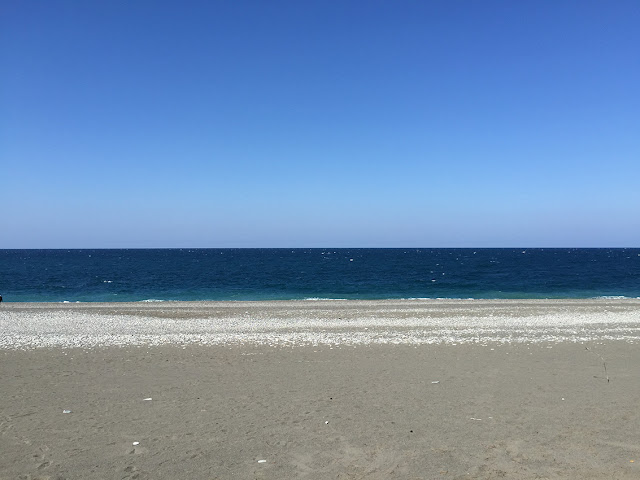 石拾い　海　富山県境海岸