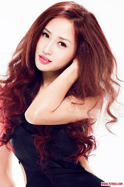 Hoa hậu Mai Phương Thúy trong sáng và gợi cảm