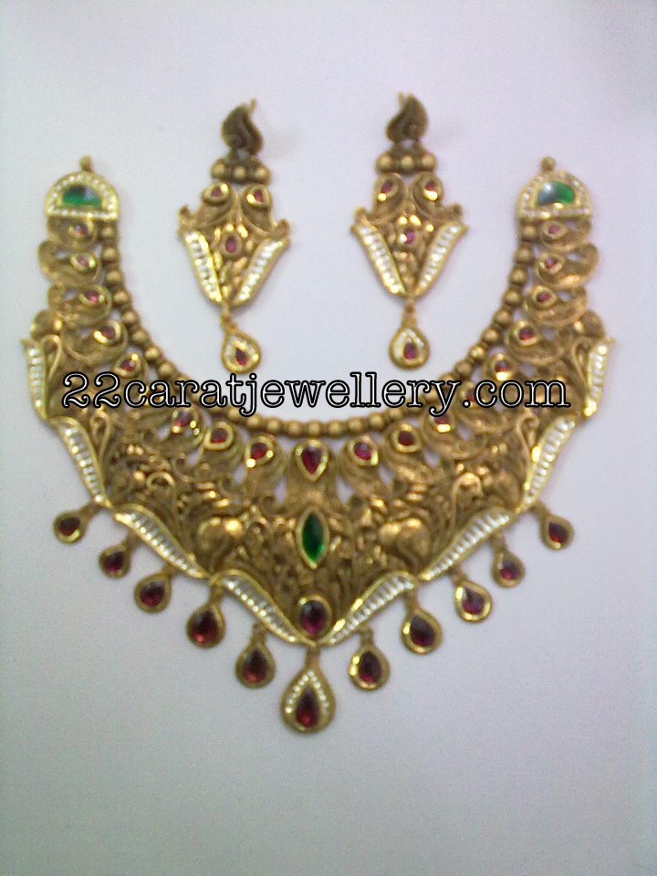 Dull Finished Gold Set Jewellery Designs