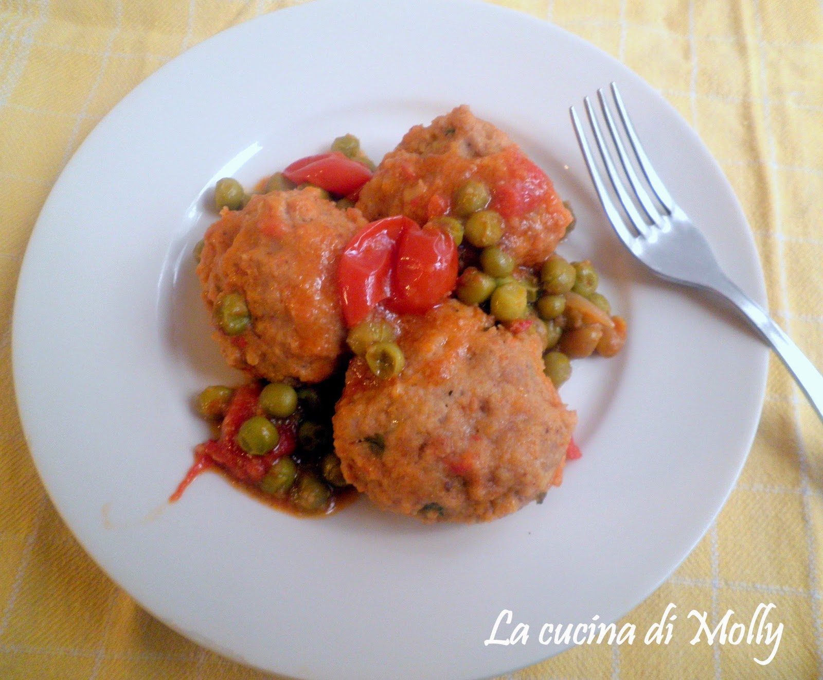 La cucina di Molly: POLPETTE CON PISELLI IN UMIDO