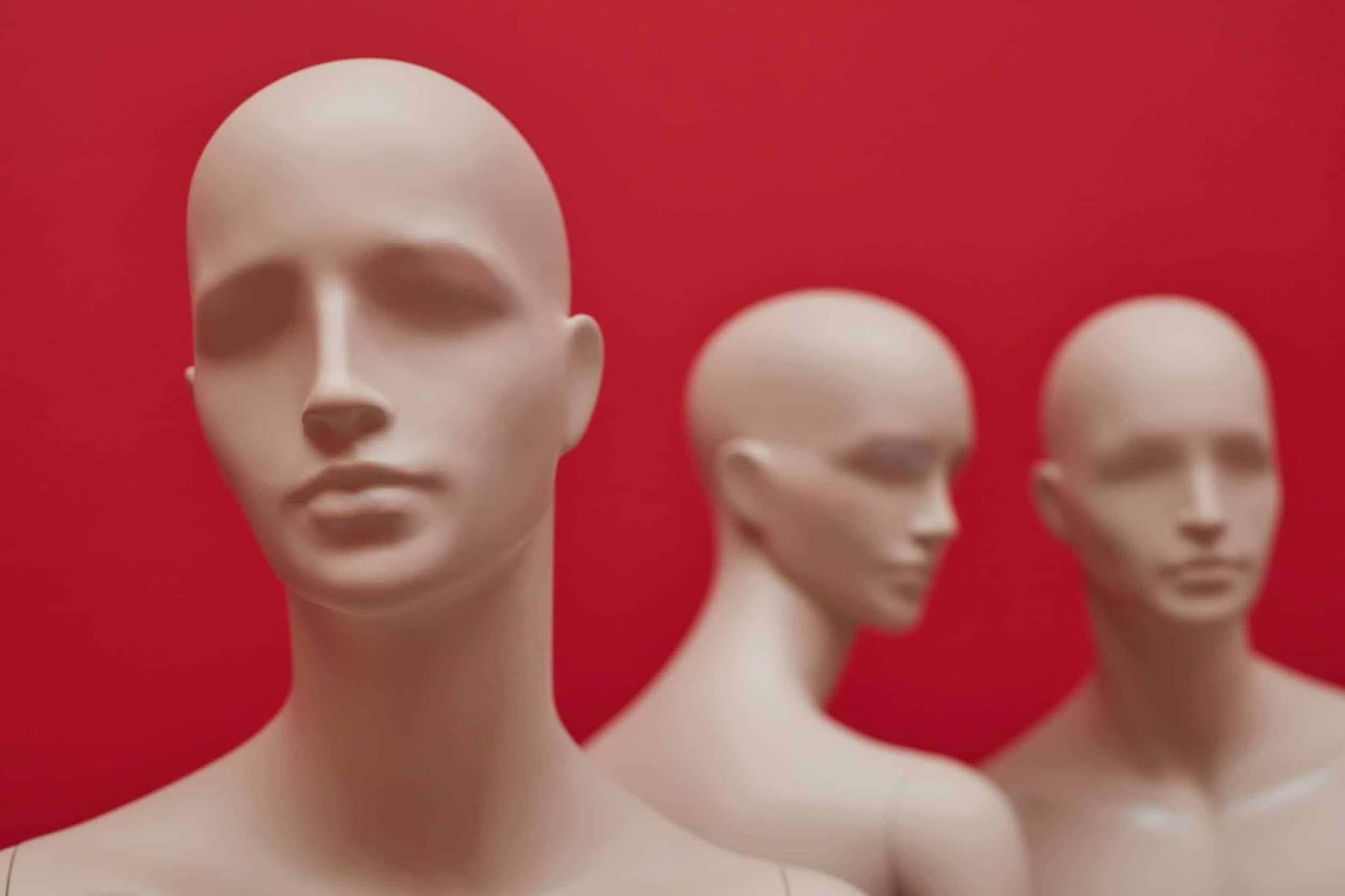 макикен лицо для макияжа. лицо манекена. лицо манекен песня. манескин обложки песен. манекены арт искусство.
