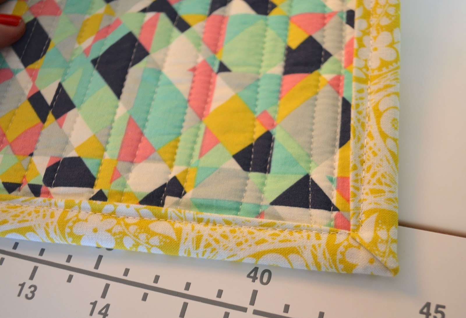 she can quilt: Quilt Binding Tutorial - hand and machine stitched