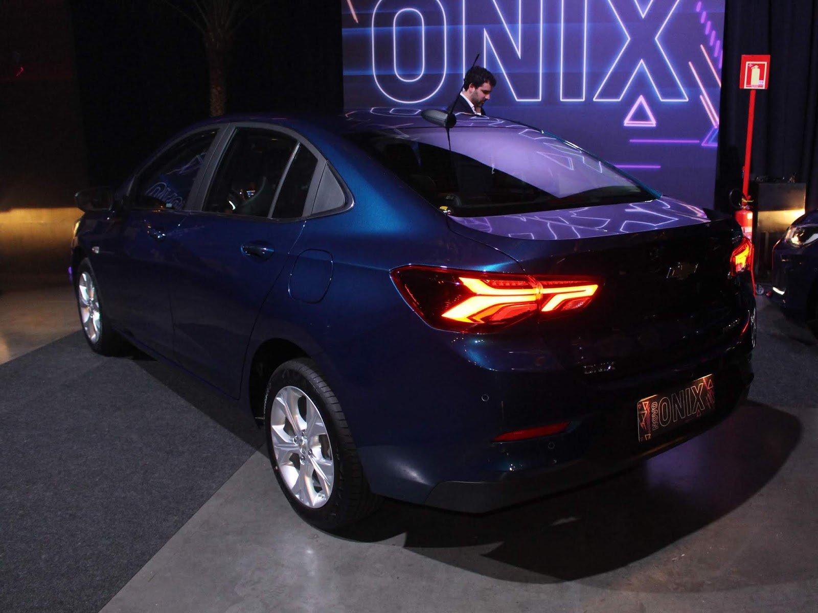 Longa Duração: central do Chevrolet Onix Plus ofusca o motorista à noite
