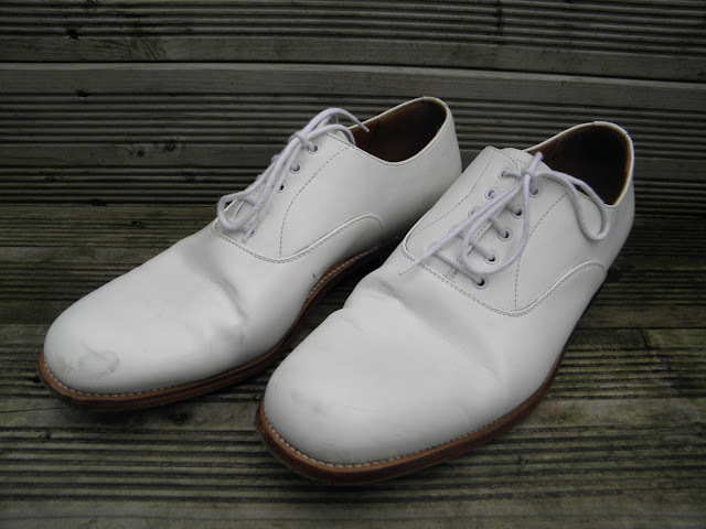 Whatever happened to white canvas brogues for hot weather wear? | Grey Fox