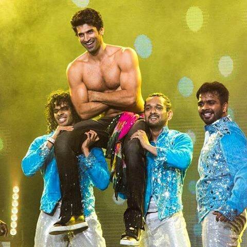 Shirtless Bollywood Men: Aditya Roy Kapur topless on Stage: Indian hunk