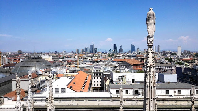 Terraza de la Catedral de Milán - Duomo - Italia