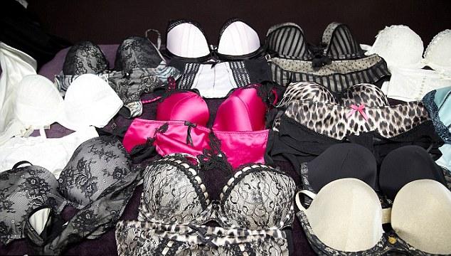 Luisana Lopilato: Ultimo Valentine day lingerie campaign
