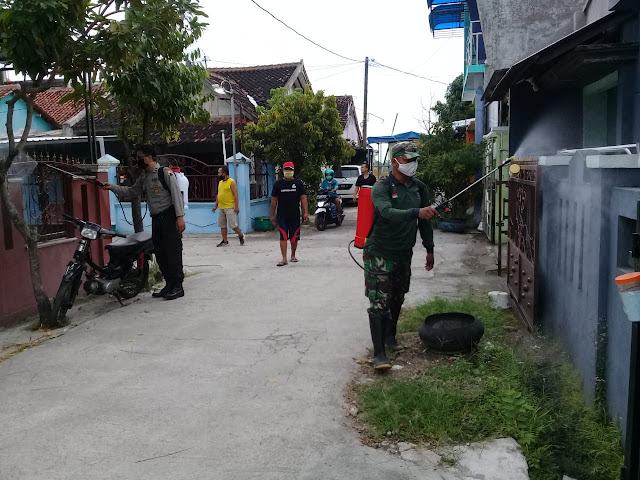 Upaya Cegah Covid 19 Babinsa Koramil Wonosari Lakukan Penyemprotan Disinfektan