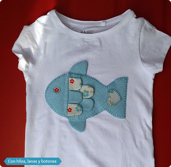Con hilos, lanas y botones: camiseta con aplicación "Pescadito Clementine"