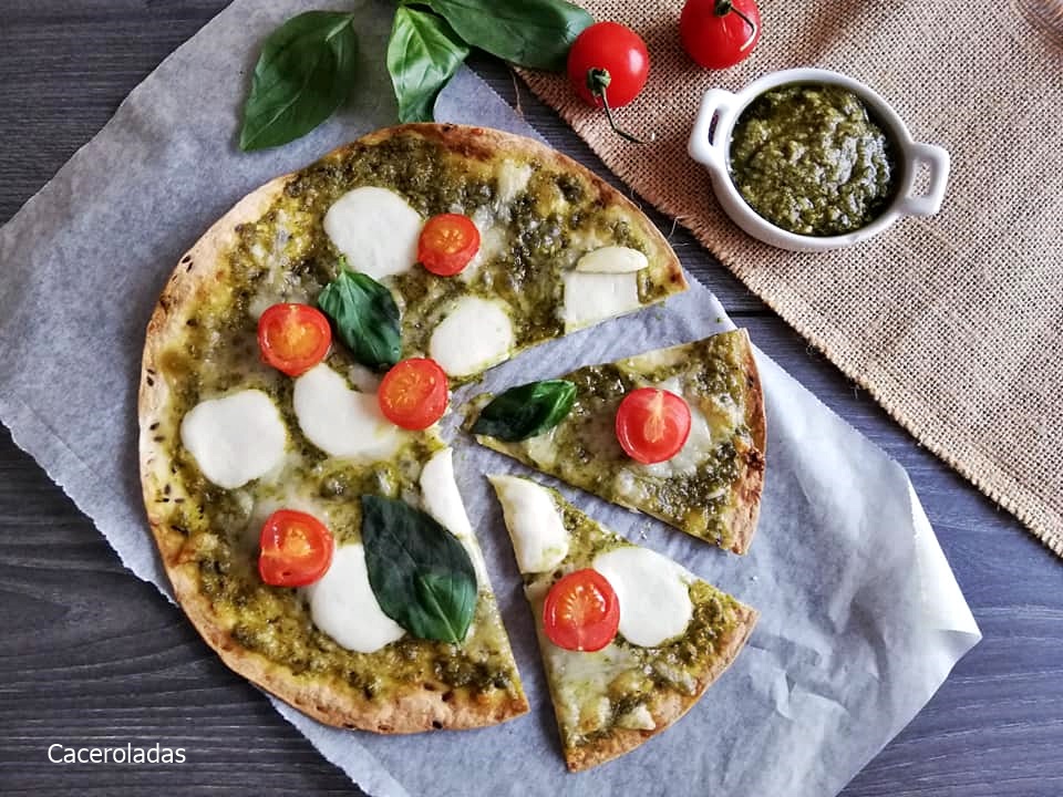 Pizza de mozzarella y pesto saludable Caceroladas