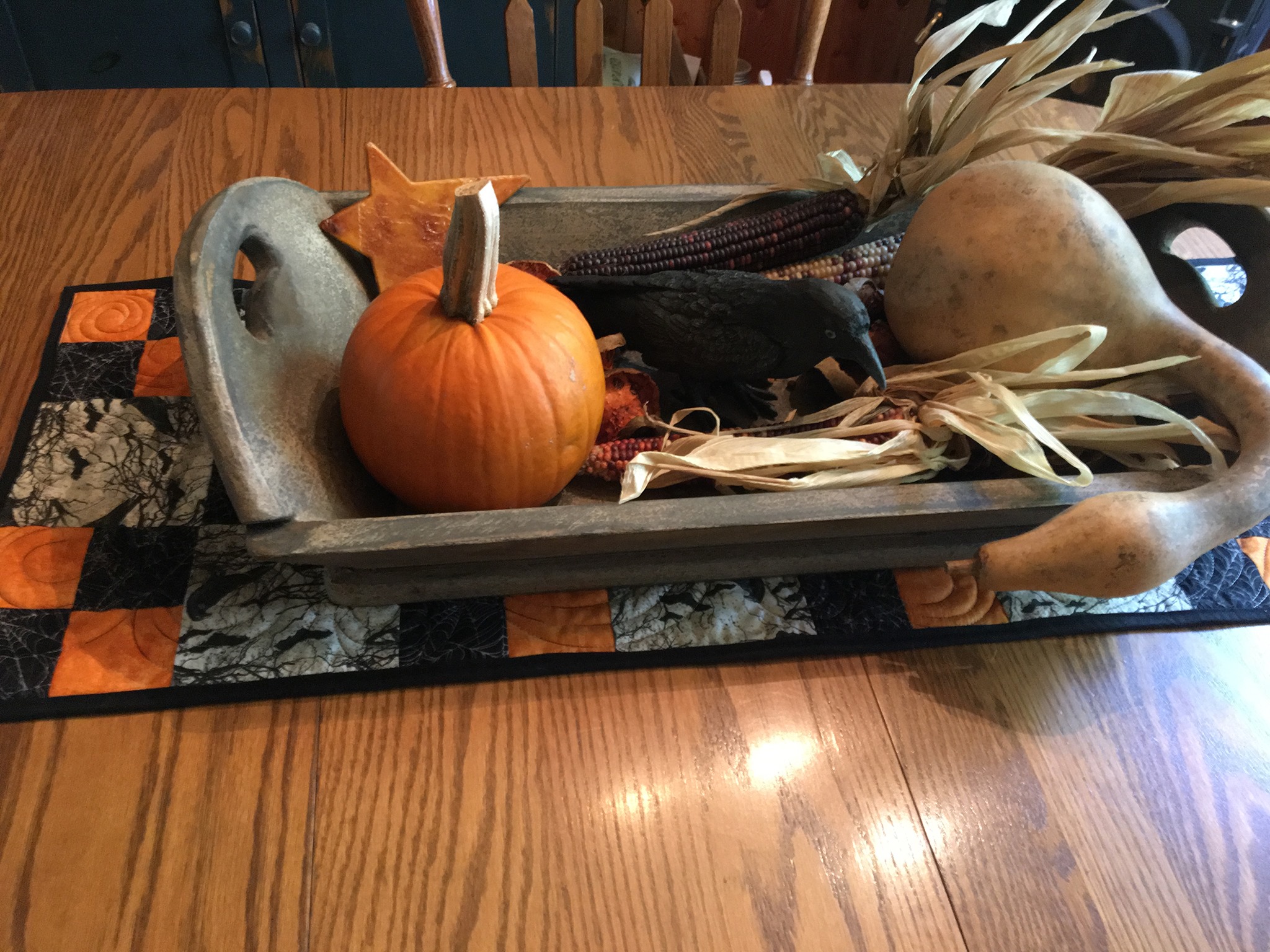 Olde Crow Primitives FALL TABLERUNNER