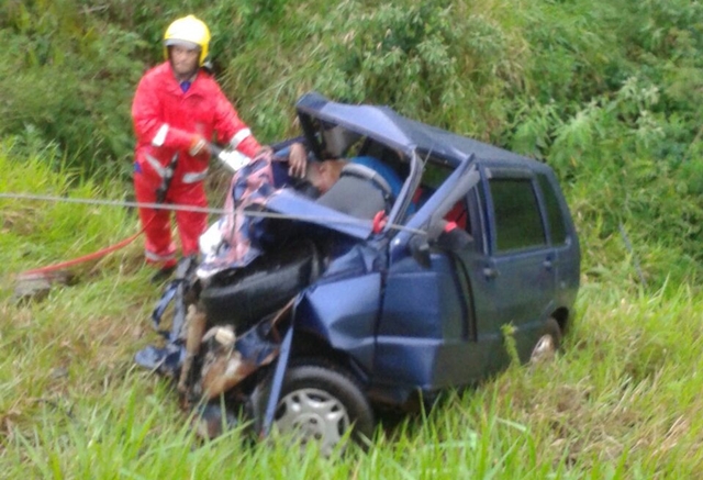 Duas pessoas morrem em acidente na 487