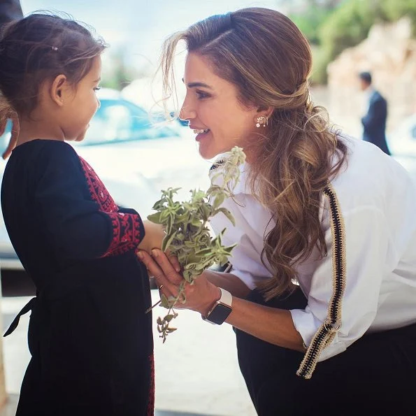 Queen Rania met with its women beneficiaries to learn about their efforts in organic and sustainable agriculture