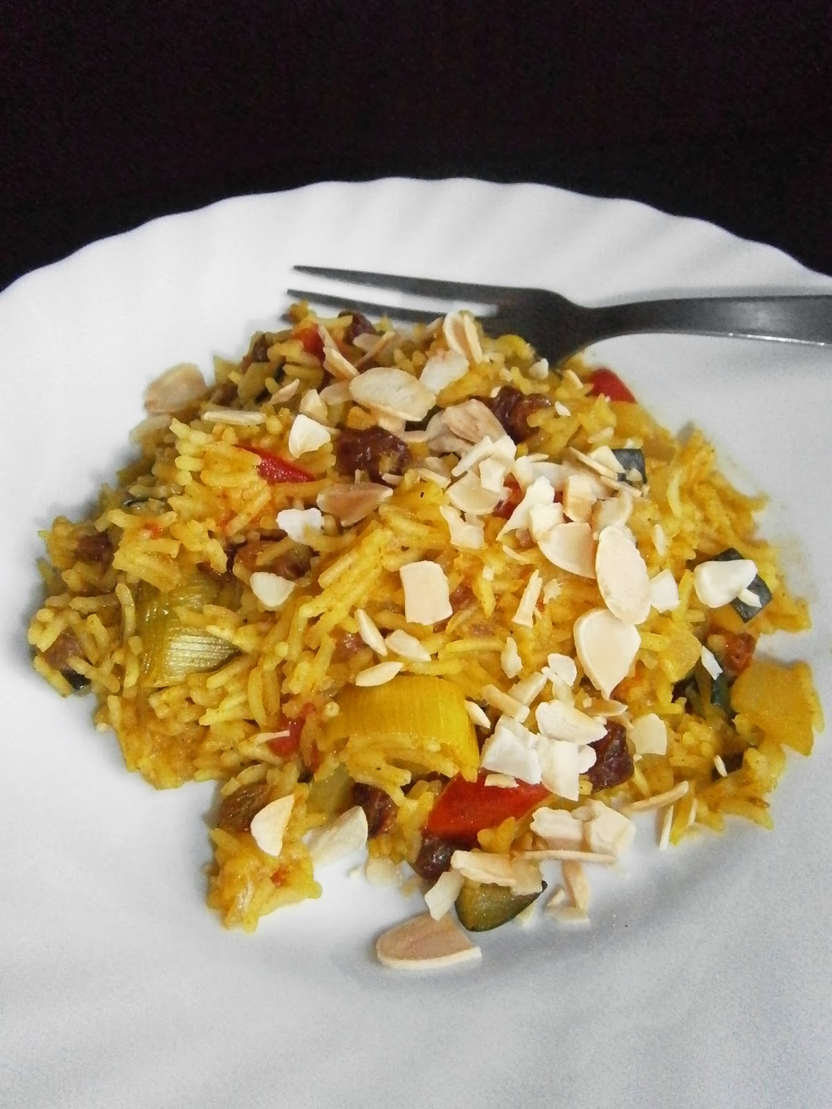 Délices d'une novice Riz pilaf aux légumes (céleri, poivron, tomate), raisins secs et curry