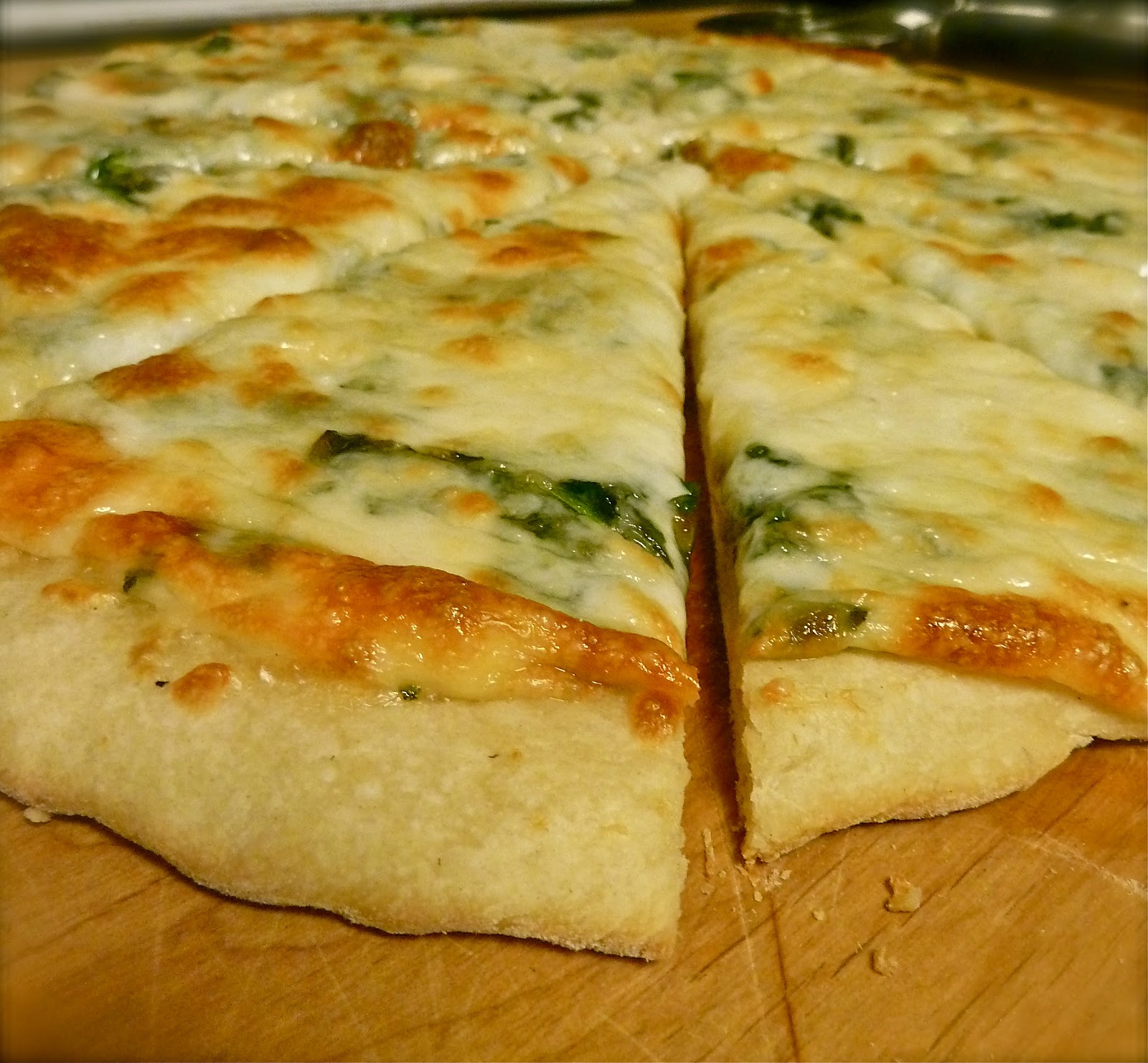 Cinnamon Bee Creamy Spinach Pizza