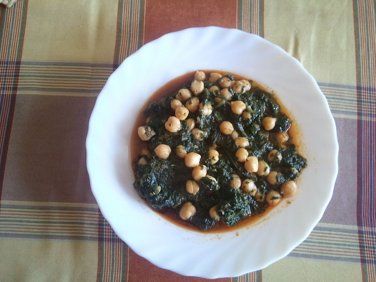 Garbanzos con chorizo y espinacas