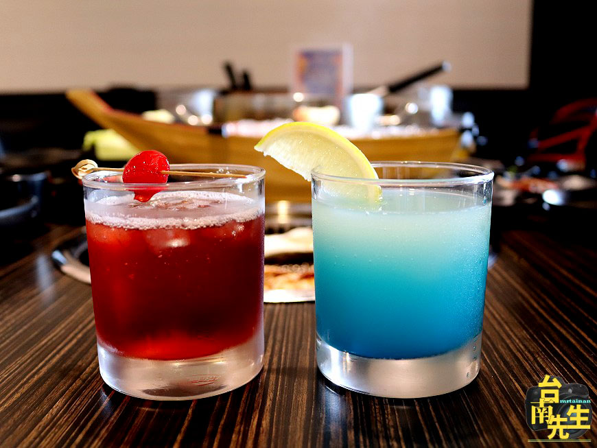 台南火烤兩吃吃到飽/帝王蟹+和牛吃飽吃滿/70多種海陸食材任你點/coldstone冰淇淋+鴨血豆腐+飲品無限享用/加價還有啤酒+調酒喝到飽/無煙炭烤不會全身油煙味