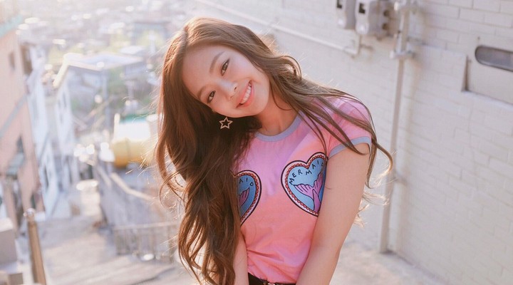 Blackpink Jennie Smiles Brightly At The Airport