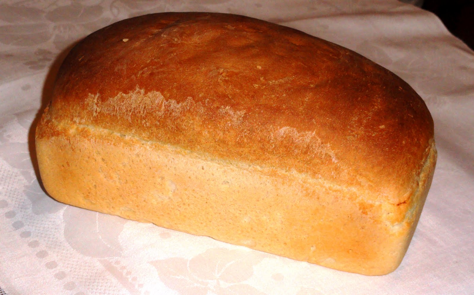 Хлеб в духовке видео. Домашний хлеб. Домашний белый хлеб. Булка хлеба. Выпечка хлеба в духовке.