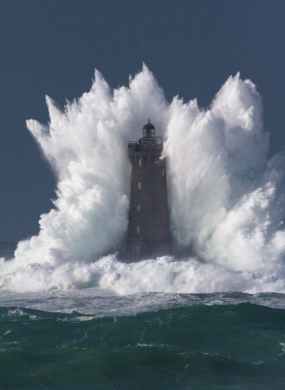 Comment ça se dit en français? contre vents et marées