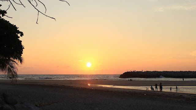 Monitorean oleaje en playas de Pinotepa Nacional