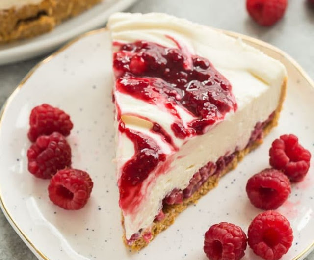 White Chocolate Raspberry Swirl Cheesecake #desserts #cake