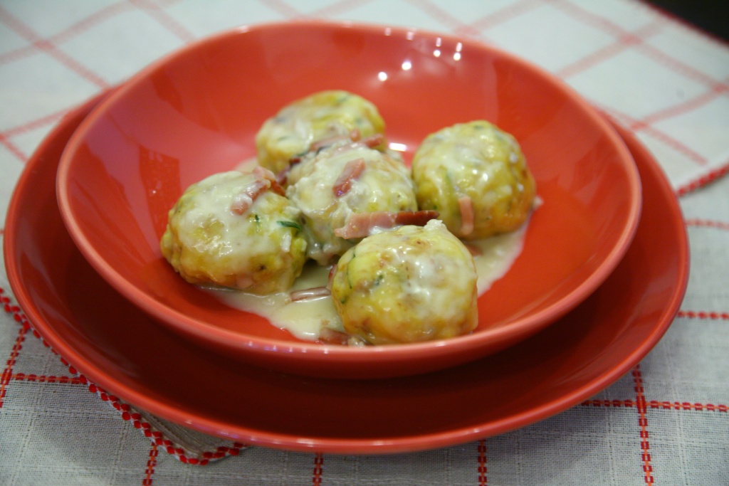 Viaggio Di Gusto Canederli su crema