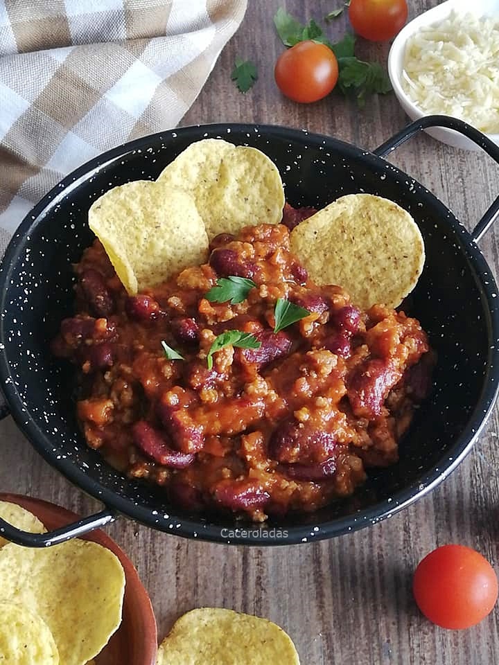Sabroso chili con carne para nachos y burritos | Caceroladas